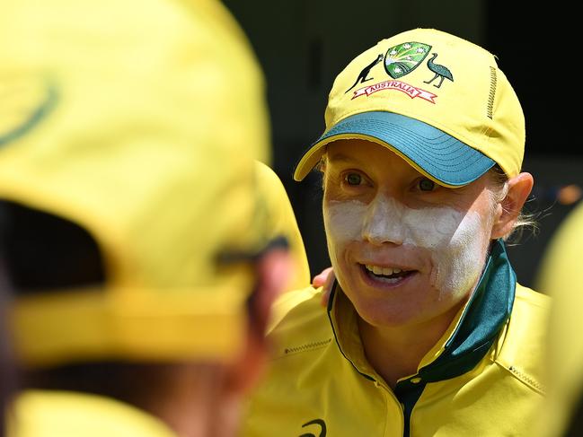 HOBART, AUSTRALIA - JANUARY 17: Alyssa Healy of Australia addresses the team during game three of the Women's Ashes ODI series between Australia and England at Bellerive Oval on January 17, 2025 in Hobart, Australia. (Photo by Steve Bell/Getty Images)