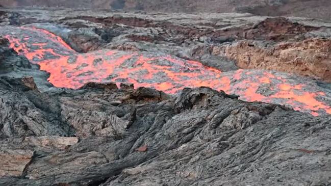 Video shows fast-moving lava flow from Mauna Loa