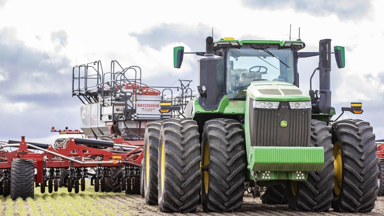 New-crop canola prices hit $820 a tonne but farmers hold back