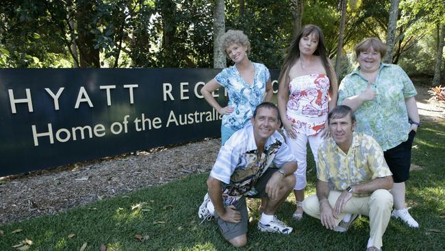 Kath &amp; Kim (premieres Sunday, August 19, 2007: 7.30pm): Brett decides a romantic trip away to tropical Queensland could be just the thing to reinvigorate his marriage. Meanwhile, Kath is feeling flat and Sharon is accused of the greatest sporting crime of all.