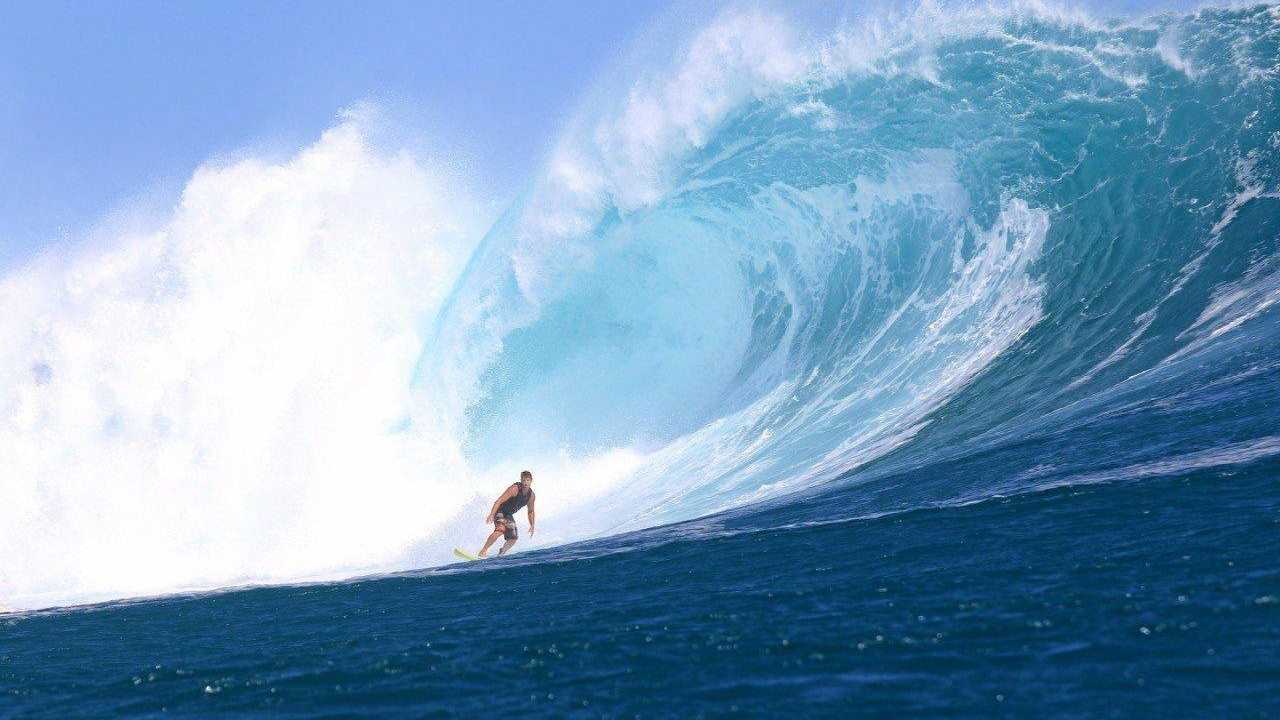 Big swell: Dangerous surf conditions shut Gold Coast, Sunshine