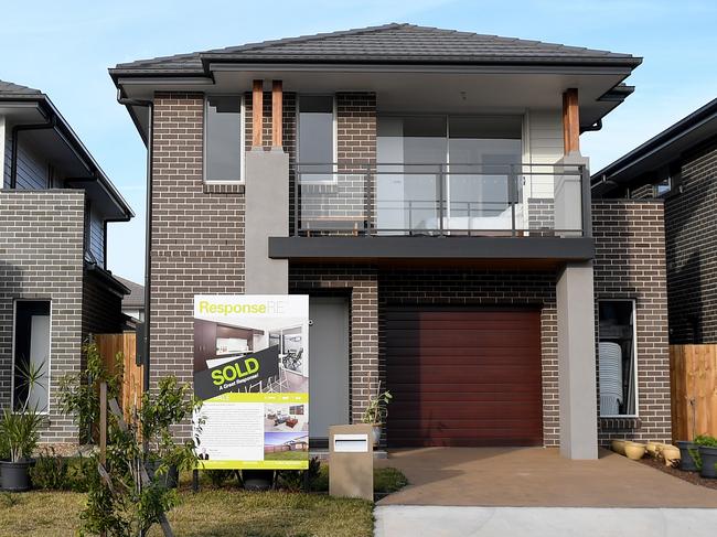 Residential housing is seen in Sydney's west, Thursday, July 26, 2018. Tumbling house prices in Sydney and Melbourne are the main drivers behind the first annual drop in national property prices in six years, a new report shows. (AAP Image/Dan Himbrechts) NO ARCHIVING