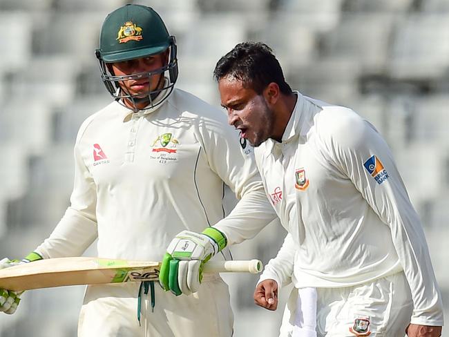 Khawaja was given an almighty send off by Shakib Al Hasan.