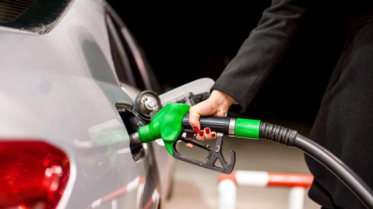 Service station operators must ensure the price in the fuel reporting scheme matches the standard price at their service station at all times.