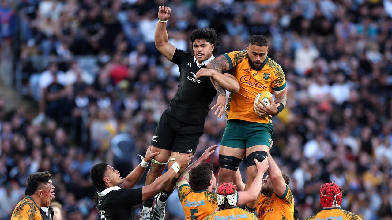 New Zealand’s Wallace Sititi (left) battles the Wallabies’ Lukhan Salakaia-Loto during Australia’s 31-28 weekend loss. Picture: Cameron Spencer/Getty Images