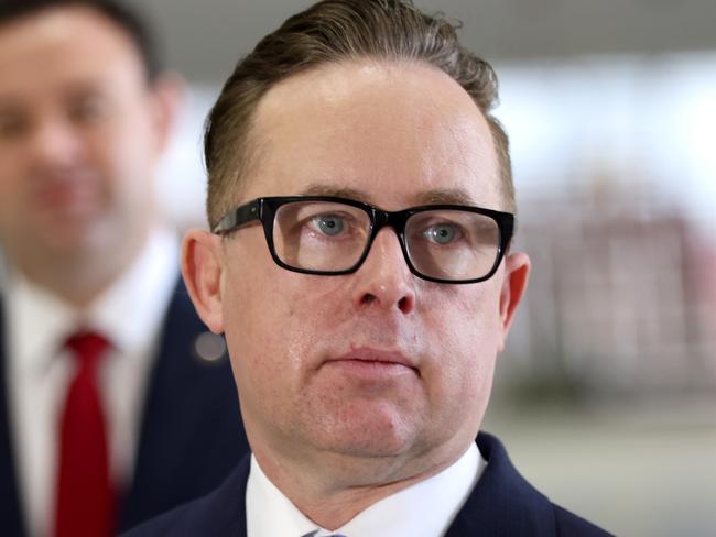 Qantas gives $5000 payment to 19k staff