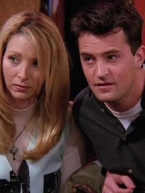 Kudrow and Perry in a scene from the beloved show.