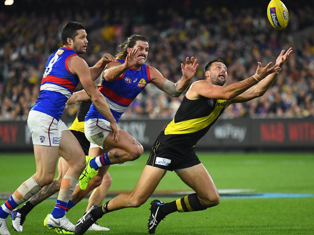 Toby Nankervis of the Tigers marks in front of Josh Bruce. (Photo by Quinn Rooney/Getty Images)