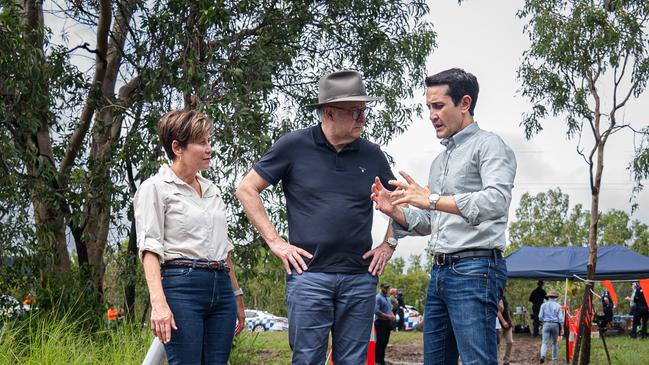 6/02/2025: Prime Minister Anthony Albanese with Queensland Premier David Crisafulli and Minister for Emergency Management and Cities Jenny McAllister visit the Ollera Creek Bridge, north of Townsville following flooding in Far North Queensland. Picture: PMO