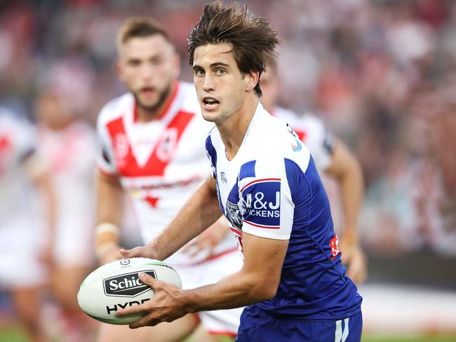 SYDNEY, AUSTRALIA - APRIL 14: Lachlan Lewis of the Bulldogs runs the ball during the round five NRL match between the St George Illawarra Dragons and the Canterbury Bulldogs at WIN Jubilee Stadium on April 14, 2019 in Sydney, Australia. (Photo by Mark Kolbe/Getty Images)