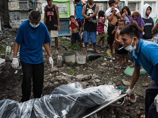 MANILA, PHILIPPINES - JANUARY 24: Morgue workers carry an unclaimed body and victim of an extrajudicial killing on January 24, 2017 in Manila, Philippines. More than 6,000 Filipinos have been killed during the drug war in the Philippines as President Rodrigo Duterte recently threatened to impose martial law if necessary in his drive against drug users and dealers. Human rights activists have since placed the Philippines in the forefront of their concern as thousands of extrajudicial killings continue since the campaign against illegal drugs began in July last year. (Photo by Dondi Tawatao/Getty Images)