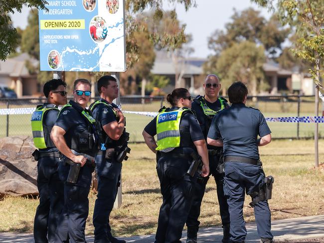 MELBOURNE, AUSTRALIA.NewsWire Photos. JANUARY 11, 2025. Police on scene in Haines Drive, Wyndham Vale where a man died of knife wounds last night after reports of youths fighting in Haines Drive Reserve. Picture: NewsWire/Ian Currie