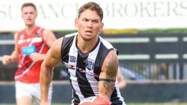 Phil Wills playing for the Palmerston Magpies in the 2022-23 NTFL season. Picture: Celina Whan / AFLNT Media