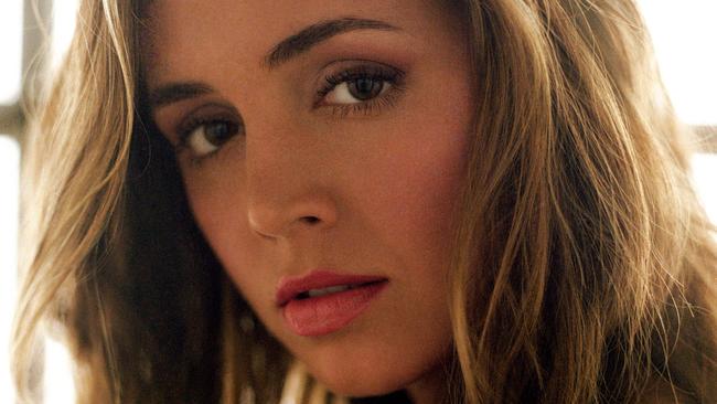 Eliza Dushku in 2004.