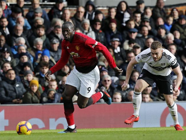 Manchester United's Belgian striker Romelu Lukaku (L) runs away from Fulham's English defender Calum Chambers (R) during the English Premier League football match between Fulham and Manchester United at Craven Cottage in London on February 9, 2019. (Photo by Ian KINGTON / AFP) / RESTRICTED TO EDITORIAL USE. No use with unauthorized audio, video, data, fixture lists, club/league logos or 'live' services. Online in-match use limited to 120 images. An additional 40 images may be used in extra time. No video emulation. Social media in-match use limited to 120 images. An additional 40 images may be used in extra time. No use in betting publications, games or single club/league/player publications. /
