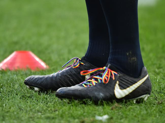 (FILES) In this file photo taken on November 25, 2017 England's flanker Chris Robshaw wears rainbow shoe-laces at the autumn international rugby union test match between England and Samoa at Twickenham stadium in south-west London. - France players will wear rainbow laces on November 24, 2018, during their match against Fiji in support of Gareth Thomas, who was a victim of a homophobic assault on November 16 in Cardiff, the French Rugby Federation's vice president Serge Simon has said. Gareth Thomas thanked his supporters on November 22, saying he would "fight for a world where acceptance of everyone is normal" after being the victim of a homophobic assault last week. (Photo by Glyn KIRK / AFP)