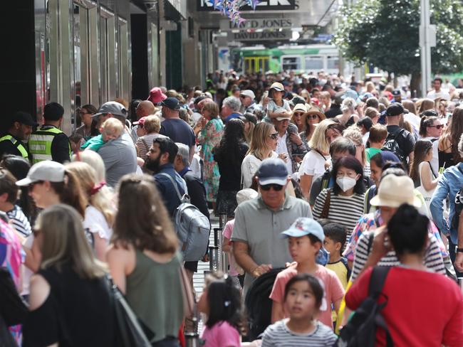 MELBOURNE, AUSTRALIA - NewsWire Photos, December 21, 2022. Christmas shopping crowds in Melbourne. Picture: NCA NewsWire / David Crosling