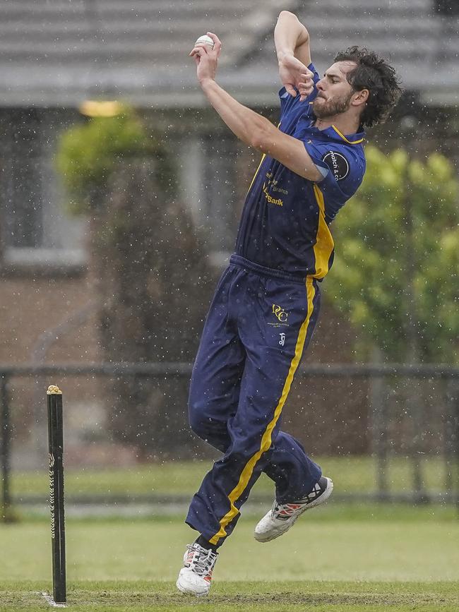 Ryan McLean bowling for Dingley. Picture: Valeriu Campan