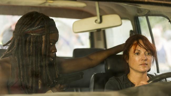 Michonne met a nice new friend. And she killed her.