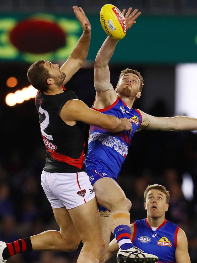 Tom Bellchambers and Jordan Roughead compete. Picture: Michael Klein