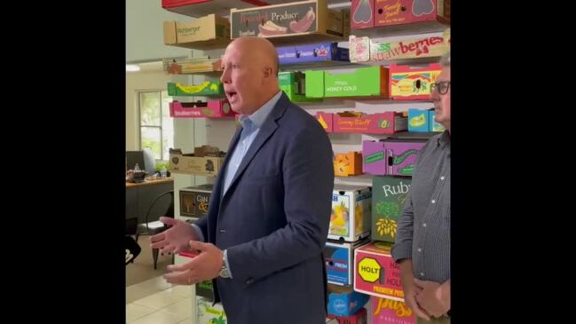 Shadow Minister Peter Dutton speaks to local growers on regional issues.