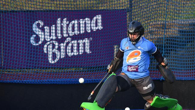 Blaze goalkeeper Hannah Astbury warming up. (AAP Image/Darren England)