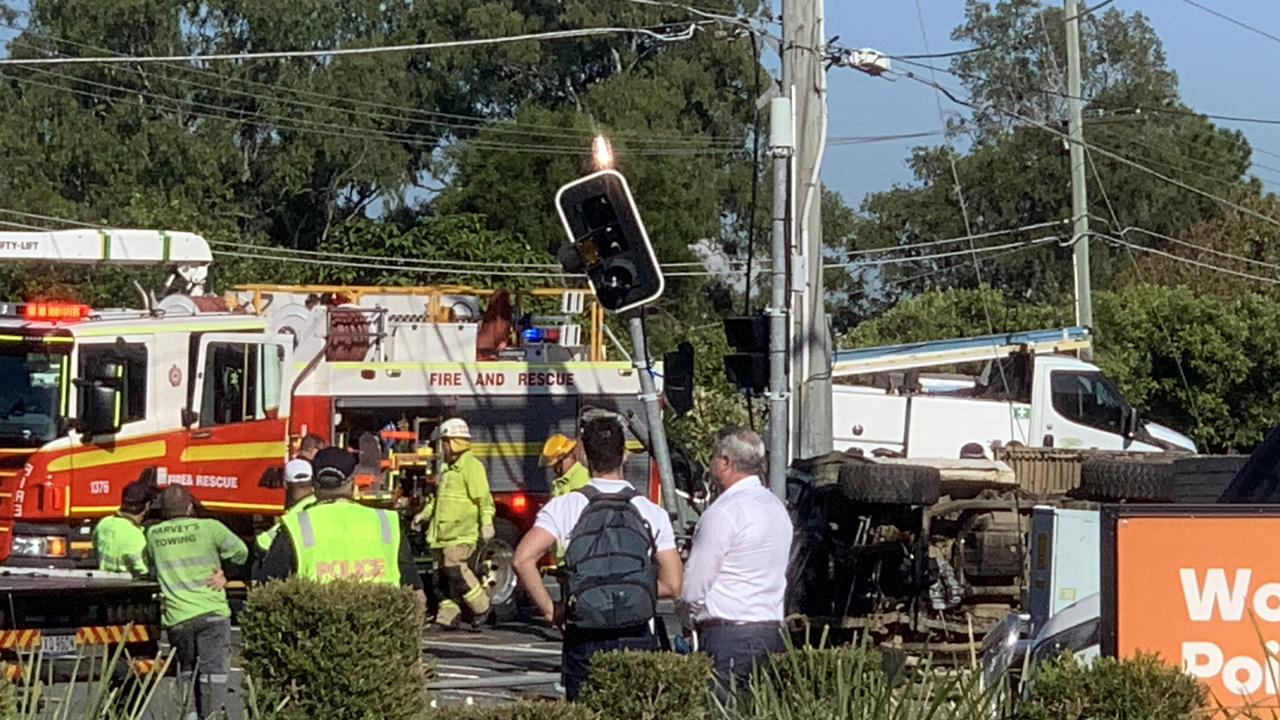 Man dead after ute crashes into traffic light pole on Kingston Rd | The ...