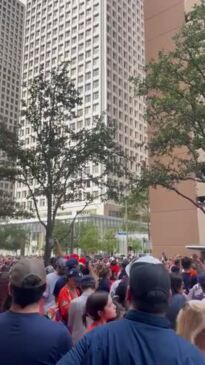 Astros fans camping out, getting ready for victory parade 