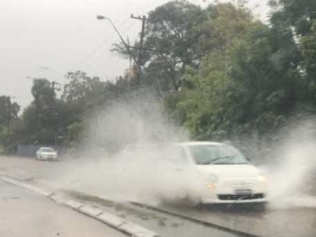 An increase in rainfall about 3.40pm on Friday saw hazardous driving conditions as water overflowed drains along Pittwater Rd, North Manly