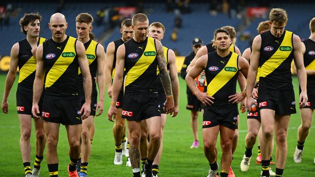 MELBOURNE, AUSTRALIA - JUNE 07: The Tigers look dejected after the round 13 AFL match between Richmond Tigers and Sydney Swans at Melbourne Cricket Ground, on June 07, 2025, in Melbourne, Australia. (Photo by Quinn Rooney/Getty Images)