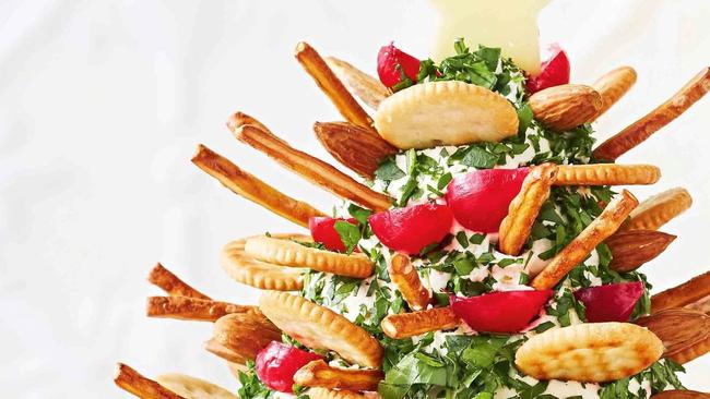 French-onion-Christmas-tree-dip