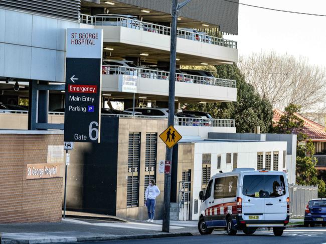 SYDNEY, AUSTRALIA - NewsWire Photos , Aug17, 2021: A A medical worker staffs is seen walking in front of Sydney's St George Hospital. Picture: NCA NewsWire / Flavio Brancaleone