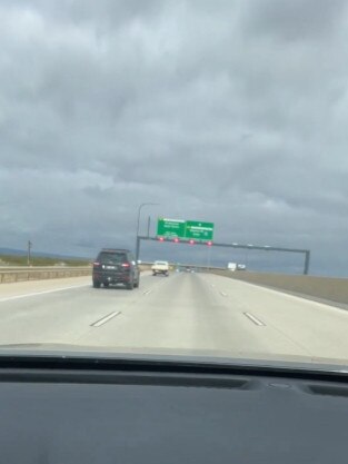 Sean Craig Murphy captured the moment the clock in his girlfriends car went back 2.5 hours as it drove across the Northern Expressway. Picture: Twitter (X),