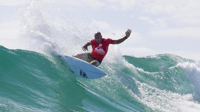 Kelly Slater in Round 1 of the Quiksilver Pro at Snapper Rocks.