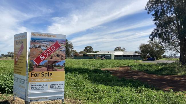 The Aussie Cabins site in Dubbo is expected could soon become home to Skillset Senior College. Picture: Ryan Young