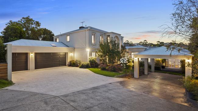 43 Grosvenor Drive, Wandana Heights offers entertainment for the whole family at home.