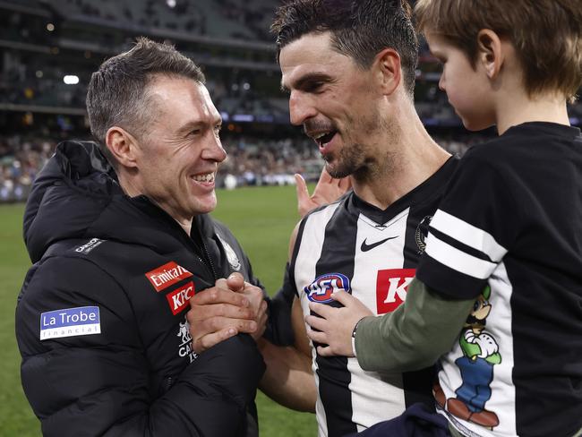 MELBOURNE, AUSTRALIA - JULY 24: Craig McRae, Senior Coach of the Magpies and Scott Pendlebury shake hand after the round 19 AFL match between the Collingwood Magpies and the Essendon Bombers at Melbourne Cricket Ground on July 24, 2022 in Melbourne, Australia. (Photo by Darrian Traynor/Getty Images)