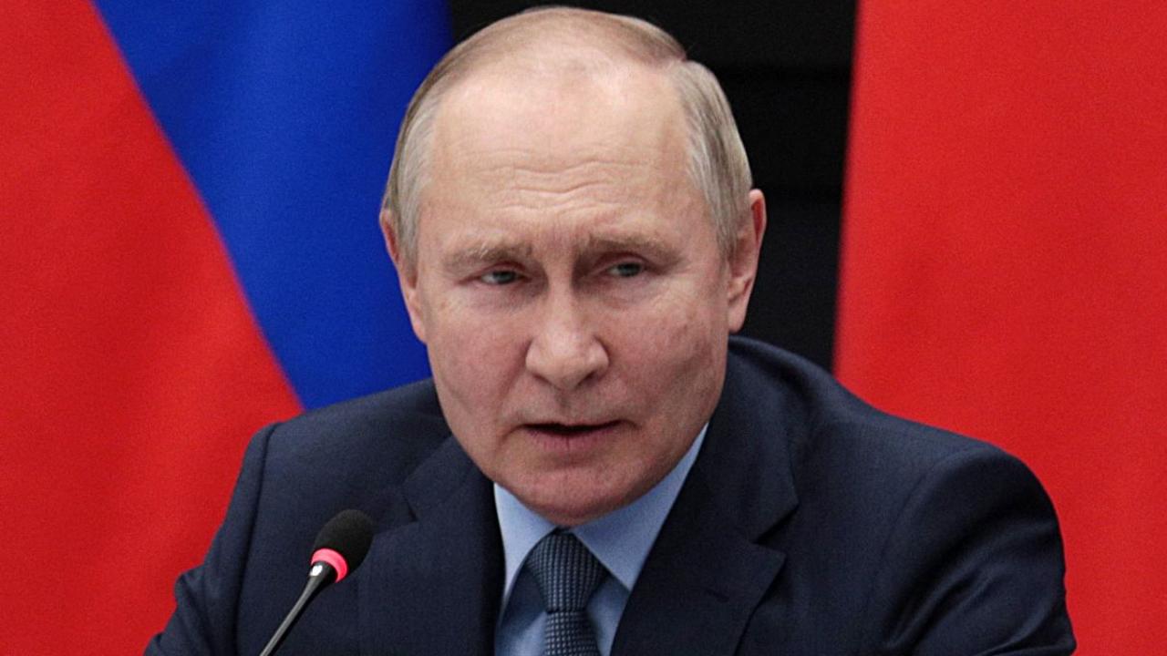 Putin ‘kept alive on anti cancer drugs’