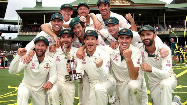 The victorious Australian team during Day 4 of the Sydney Test match between Australia and New Zealand at the SCG. Picture. Phil Hillyard