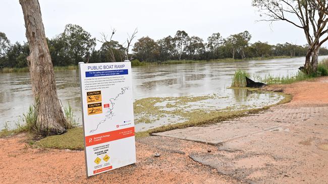 River water levels are rising in Renmark due to heavy falls and flooding over the border. Picture: Keryn Stevens