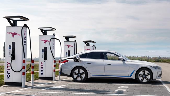 The i4 can accept up to 200kWh of charge.