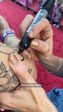 Taylor swift fan gets her signature tattooed on her arm