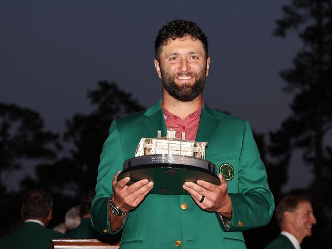 AUGUSTA, GEORGIA – APRIL 09: Jon Rahm of Spain poses with the Masters trophy during the Green Jacket Ceremony after winning the 2023 Masters Tournament at Augusta National Golf Club on April 09, 2023 in Augusta, Georgia. Christian Petersen/Getty Images/AFP (Photo by Christian Petersen / GETTY IMAGES NORTH AMERICA / Getty Images via AFP)