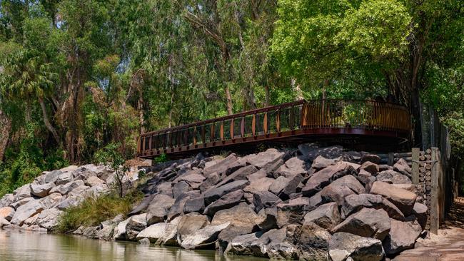 The Cahills Crossing Visitor Viewing Platform and Picnic Area Upgrade at Kakadu National Park has officially opened.