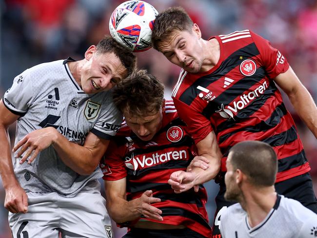 James Temelkovski and Alexander Bonetig of the Wanderers compete with Oliver Jones of the Bulls. Picture: Getty Images