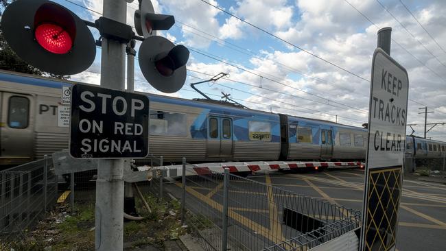 The Glenroy Rd station and level crossing intersection on the Craigieburn line caused major congestion on an already busy intersection before the Level Crossing Removals Project began. Photo Luis Enrique Ascui, 2017.