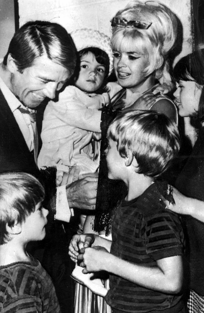 Actress Jayne Mansfield with husband Mickey Hargitay and children Mariska (in Jayne's arms), Zolton, Mike and Jayne-Maire.