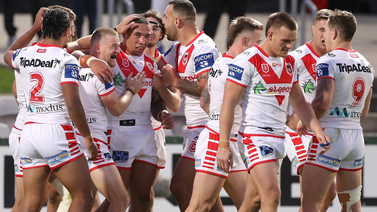 Tyson Frizell ois congratulated by team mates after scoring a try
