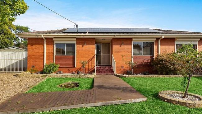 In Casey, 14 Willow Court, Narre Warren, achieved $610,000 in December. This marked a profit from its previous $408,888 deal in 2014.