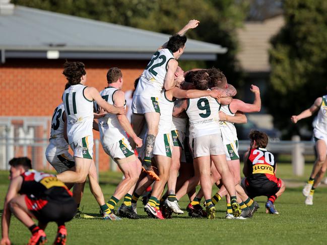 GFL preliminary finals Senior footy: Newtown &amp; Chilwell v Leopold. Leopold's Connor Giddings (no 18) kicks the winning goal after he siren and celebrates with the team. Picture: Mike Dugdale